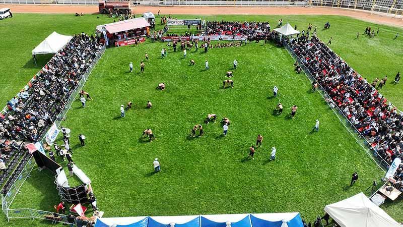 Tokat’ta 1’inci Ali Yücel Yağlı Pehlivan güreşleri başladı