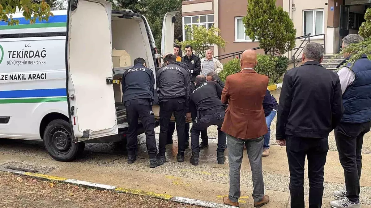 Kapaklı’da Yangın Merdiveninde Gizemli Ölüm