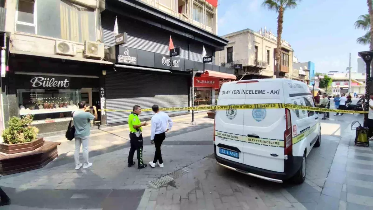 Mersin’de Kuyumcuya Hırsızlık Girişimi: 4 Maskeli Şüpheli Altın Çaldı