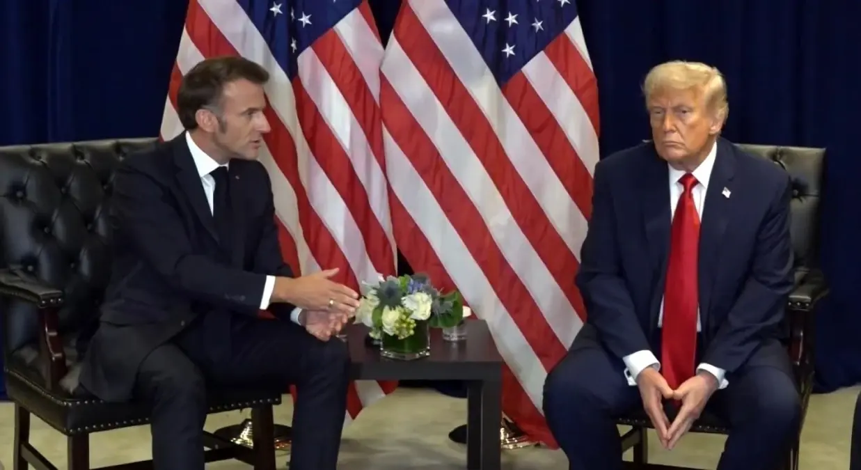 Trump ve Macron arasında tansiyon yükseldi! Kameralar önünde hararetli tartışma
