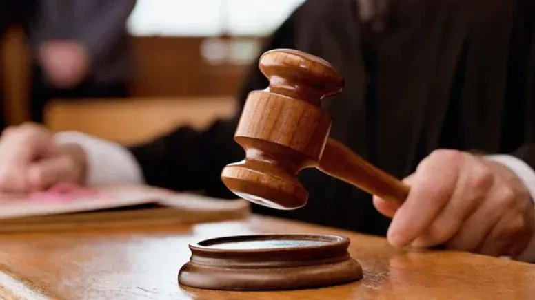 GÜNDEM Kaç kişi böylesi bir işe kalkışır bilinmez ama cezayı Yargıtay onadı: Husumetlisinin ziline basıp kaçtı 3 ay hapis cezası aldı! GÜNDEM Kaç kişi böylesi bir işe kalkışır bilinmez ama cezayı Yargıtay onadı: Husumetlisinin ziline basıp kaçtı 3 ay hapis cezası aldı!
