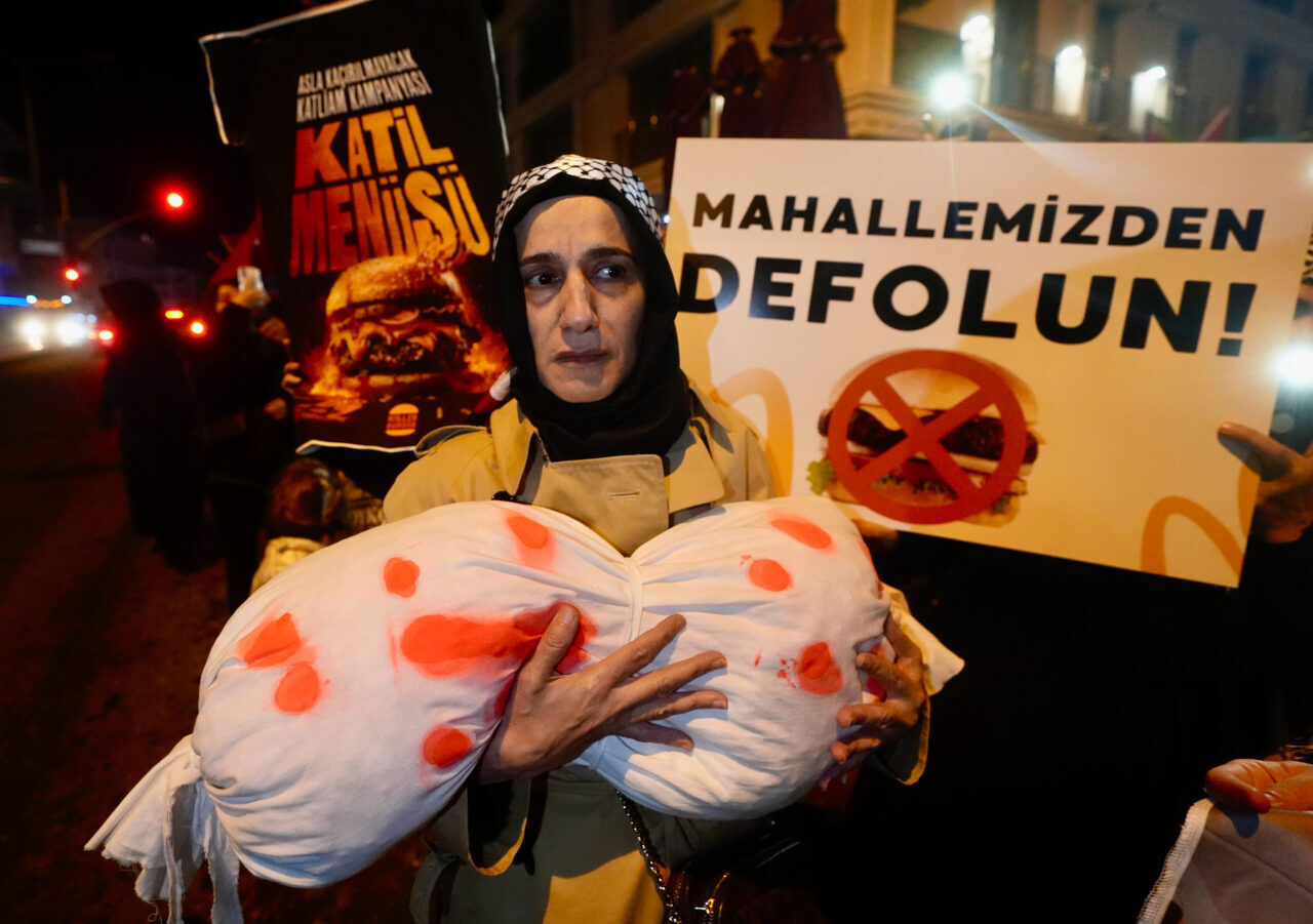 Üsküdar’da McDonald’s Şubesine Yönelik Protestolar Devam