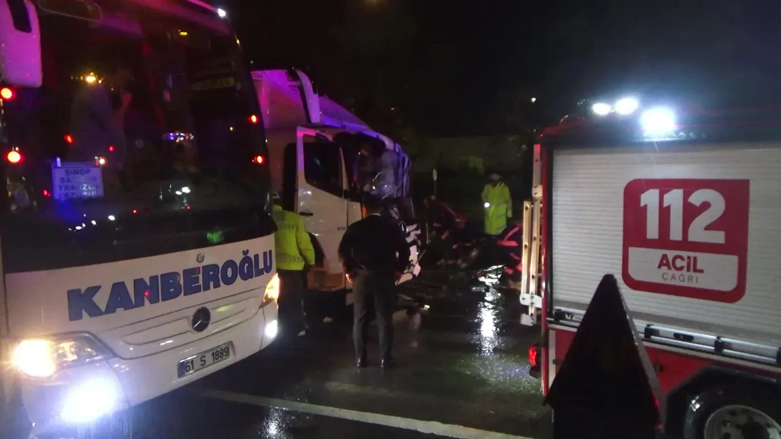 Giresun’da Tır Kazası: Sürücü Hastaneye Kaldırıldı