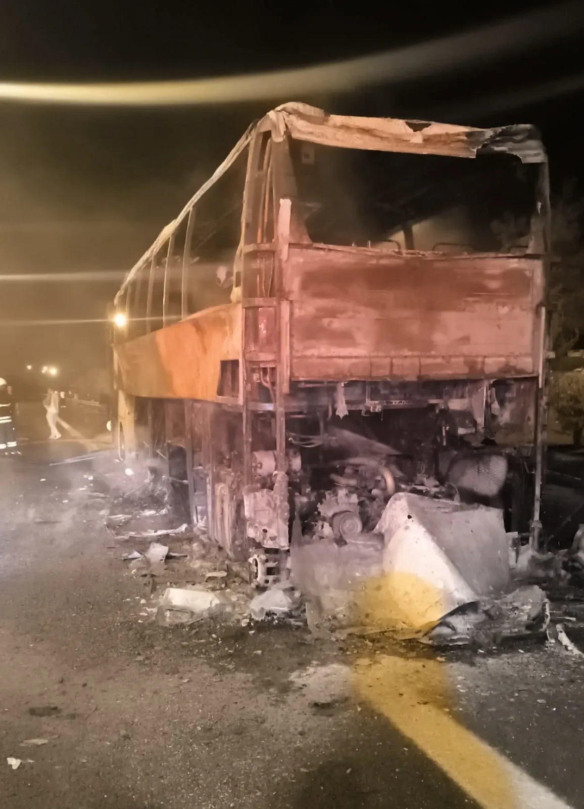 ASAYİŞ Adana’da yolcu otobüsünde yangın: Araç küle döndü!