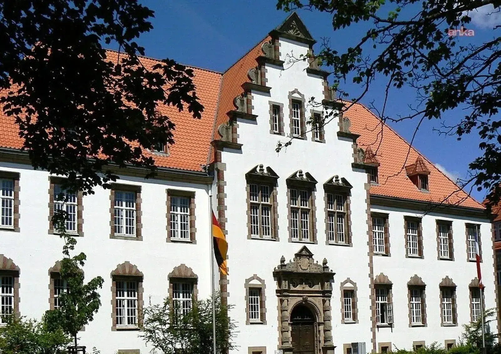 DÜNYA Almanya’da 14 yaşındaki Suriyeli çocuk 200 farklı suçtan tutuklandı