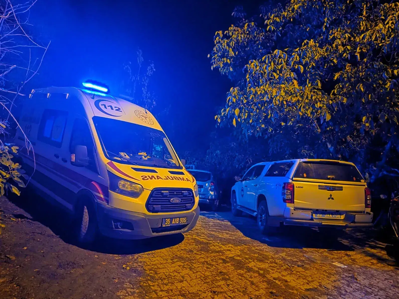 İzmir’de Baba Oğlunu Öldürdü, Eşini Yaraladı