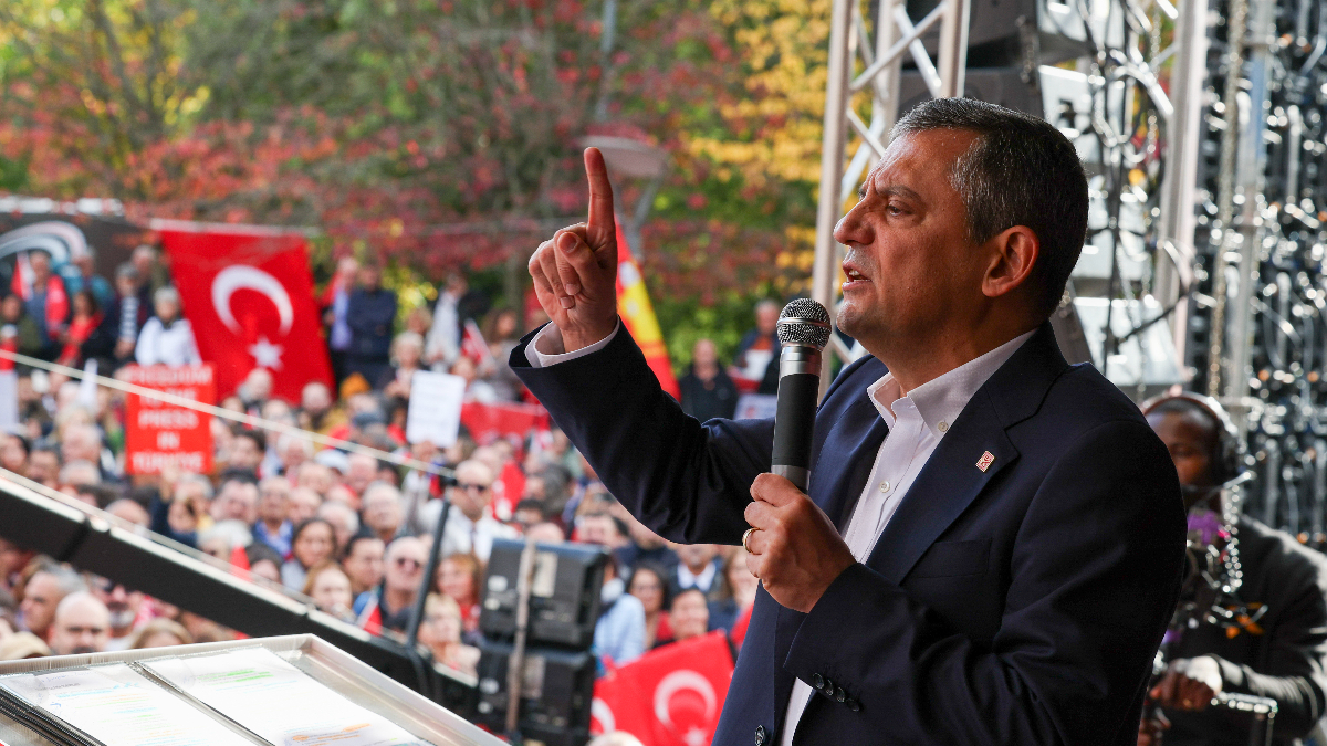 Özgür Özel, Brüksel’de düzenlenen mitinge katıldı