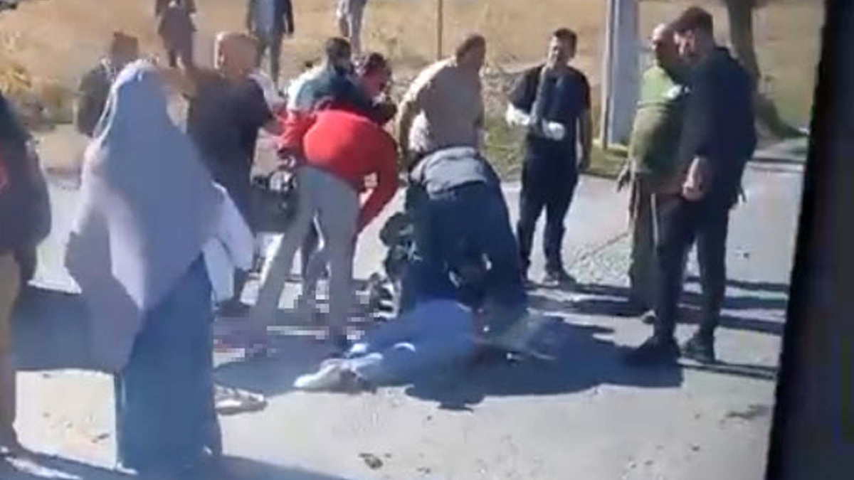 İzmir’de otomobille çarpışan motosikletin 15 yaşındaki sürücüsü öldü İzmir’de otomobille çarpışan motosikletin 15 yaşındaki sürücüsü öldü