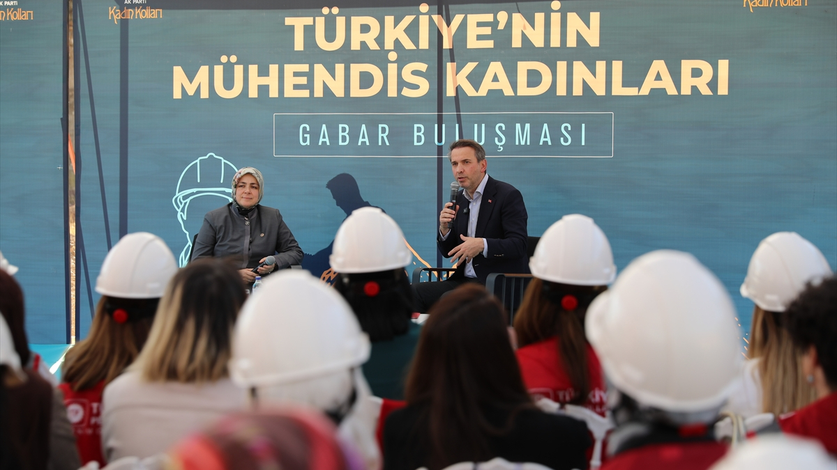 Alparslan Bayraktar, Gabar’da Kadın Mühendislerle Buluştu