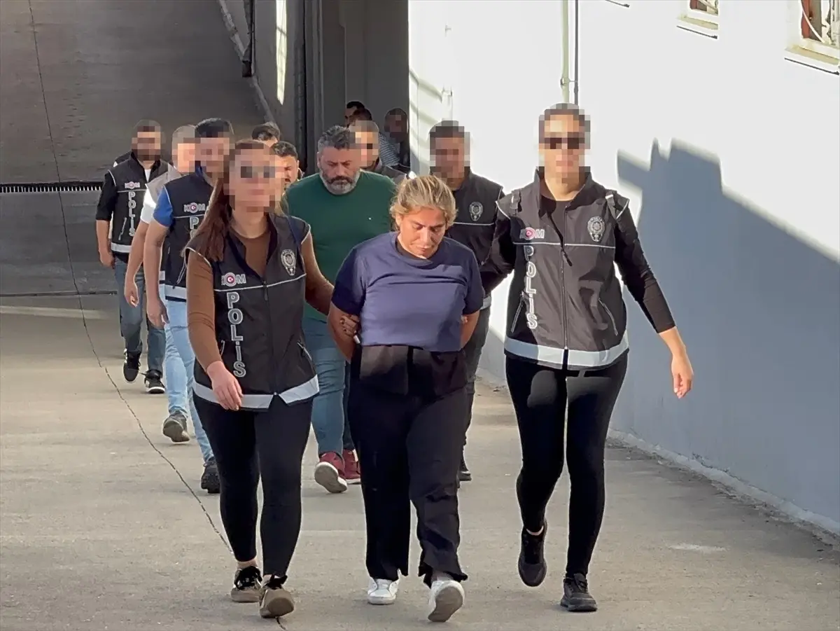 Adana’da Dolandırıcılık Operasyonu: 13 Gözaltı, 5 Tutuklama