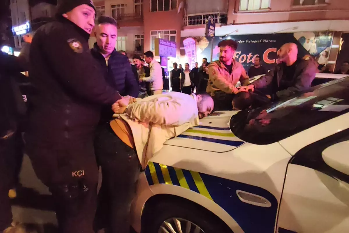 Alkollü Sürücü, Polise Kimlik İsteyince Tekme Attı