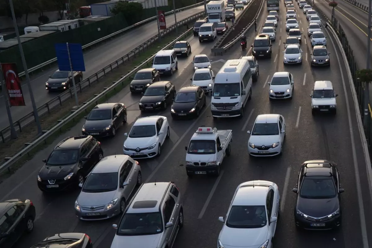 Benzin fiyatlarına bu gece 1 lira 14 kuruş zam yapılacak Benzin fiyatlarına bu gece 1 lira 14 kuruş zam yapılacak