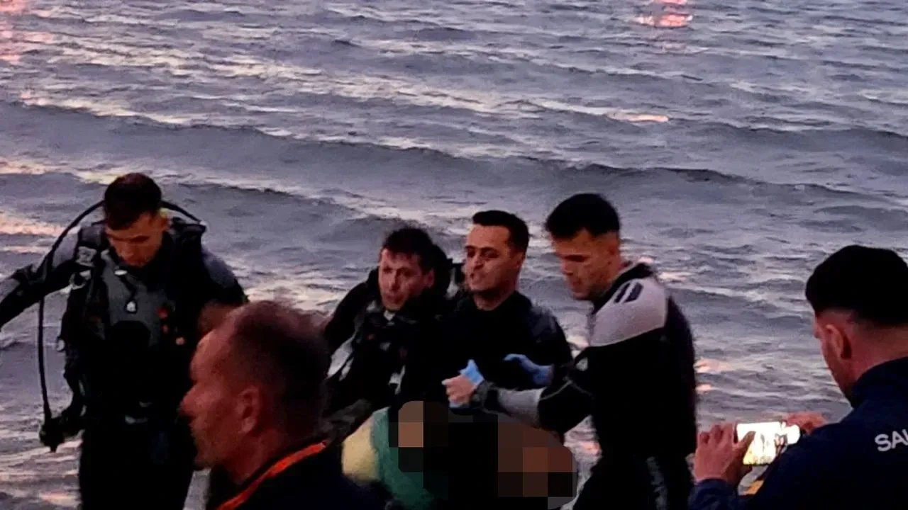 SON DAKİKA
																														
								

								Çanakkale'de batan balıkçı teknesinde 3 kişi öldü