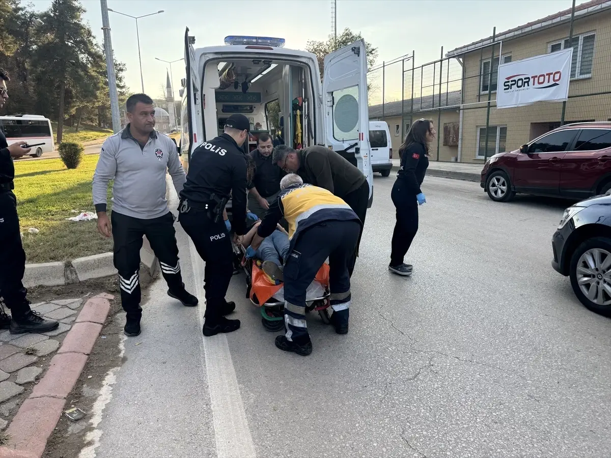 Edirne’de Hafif Ticari Araç Çarpması: Bir Kadın Yaralandı