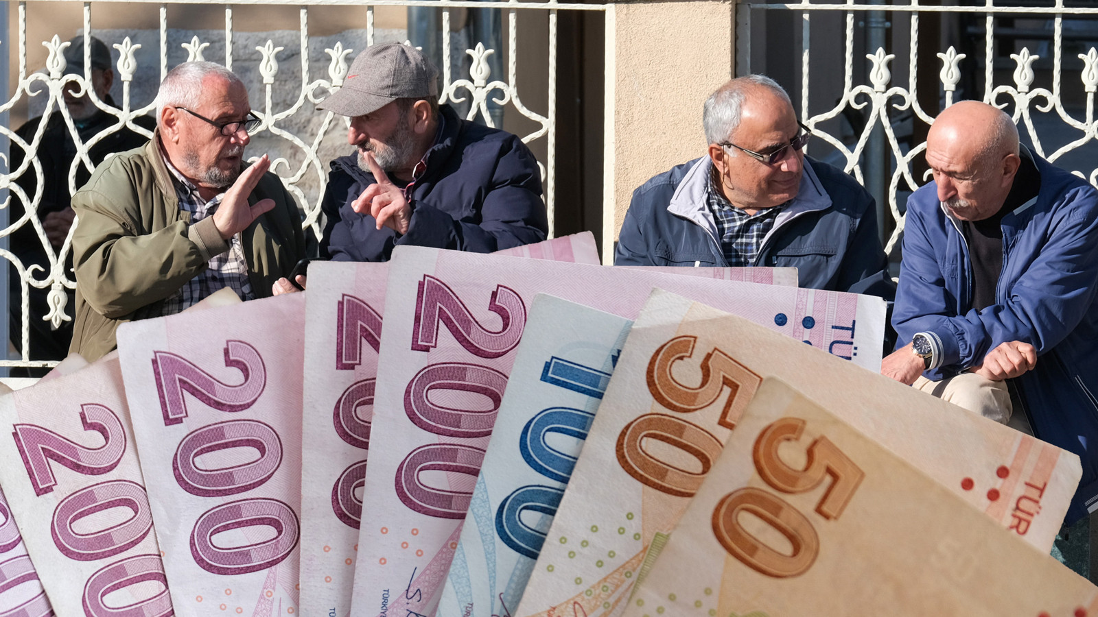 Emekli Zammı İçin Yeni Oranlar Kulislerde Tartışılıyor Emekli Zammı İçin Yeni Oranlar Kulislerde Tartışılıyor