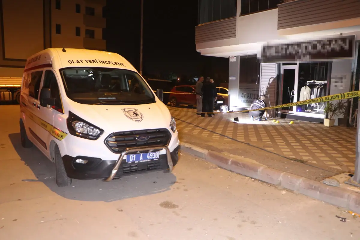 Adana’da Giyim Mağazasına El Yapımı Patlayıcı Atıldı