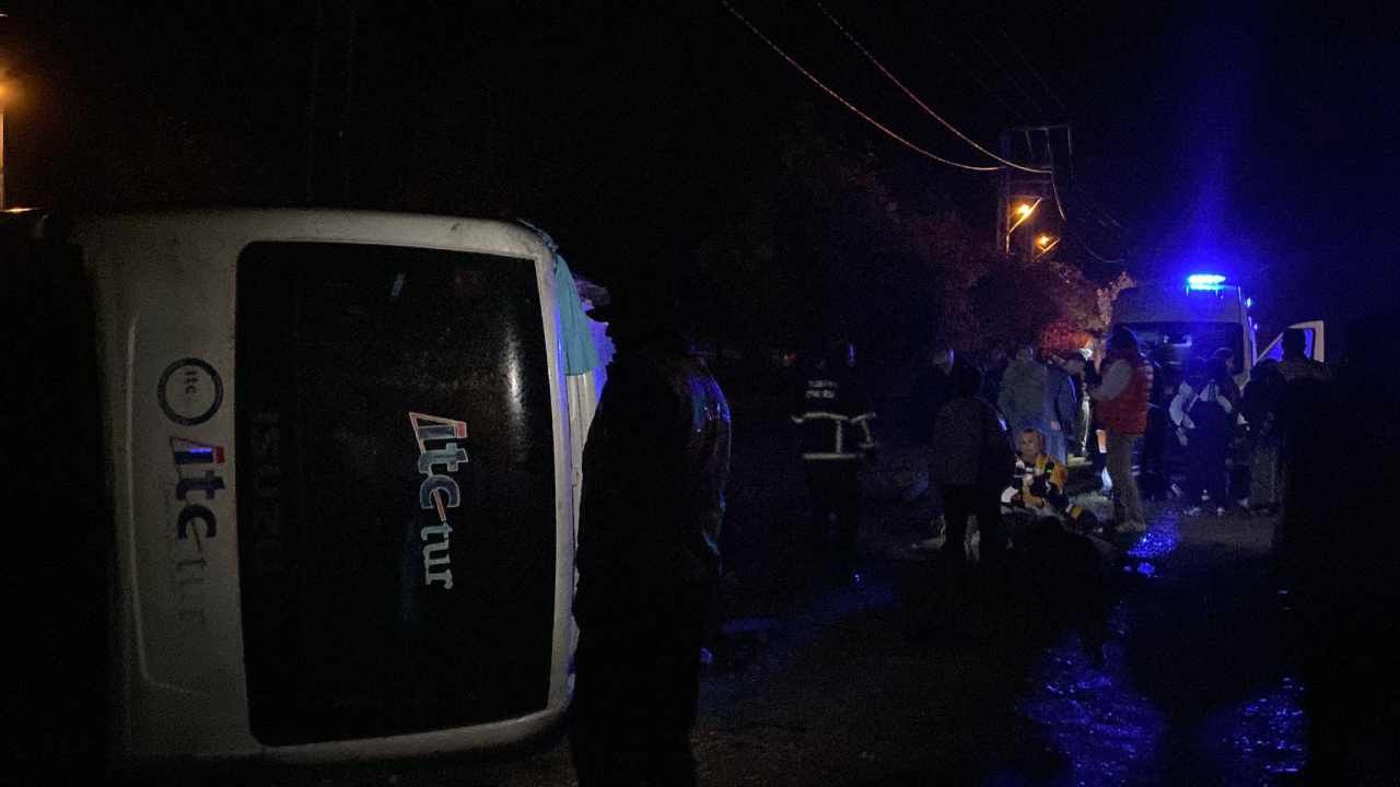 Kastamonu'da tur midibüsü devrildi