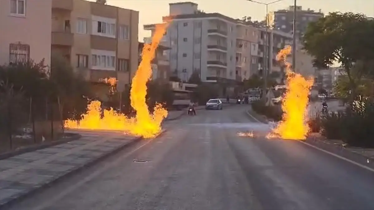 Mersin’de Doğal Gaz Sızıntısı Yangın Çıkardı: 2 Yaralı