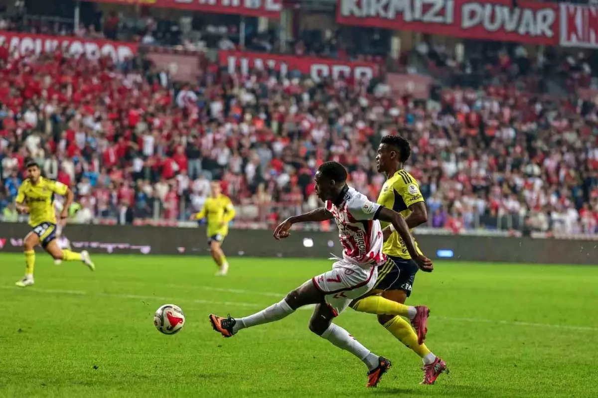 Samsunspor ve Fenerbahçe Golsüz Beraberlikte İlk Yarıyı Tamamladı