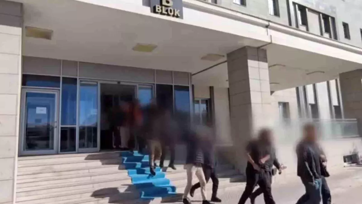 Van’da Eş Zamanlı Operasyonda 74 Şüpheli Gözaltına Alındı