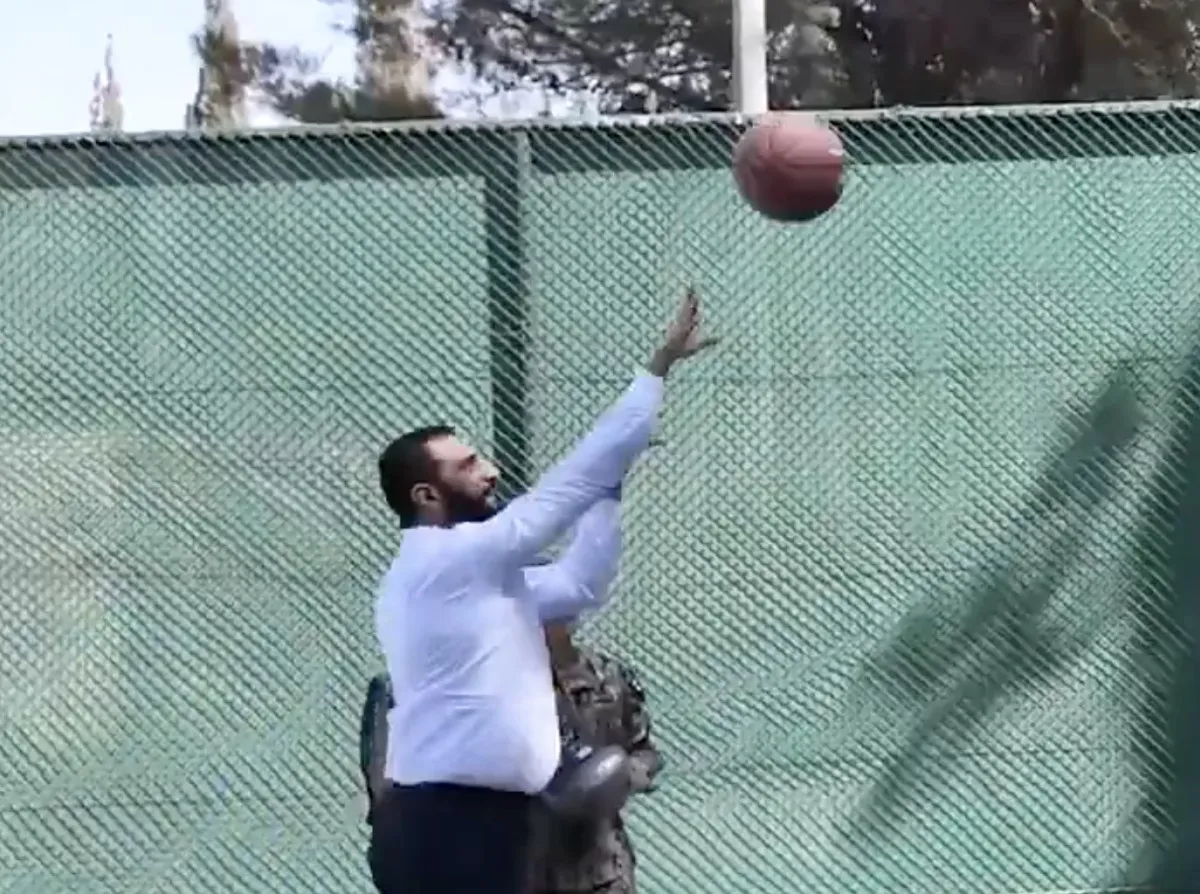 Ahmed Şara ve ABD’li Komutanlar Basketbol Oynadı