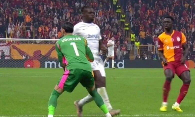 Galatasaray’dan Union Saint-Gilloise maçında kırmızı kart