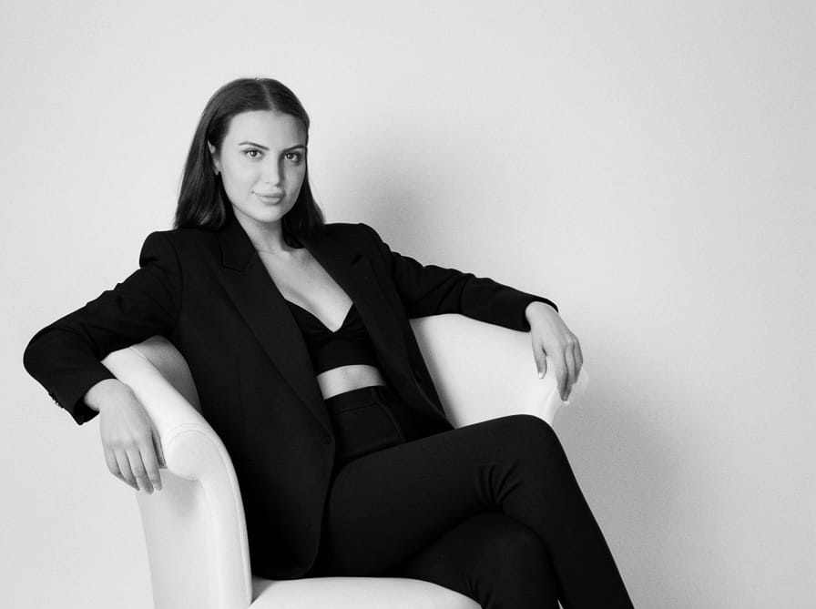 Yazar Yağmur Ertekin ile Kadınların Göç Hikâyeleri Üzerine Yazar Yağmur Ertekin ile Kadınların Göç Hikâyeleri Üzerine