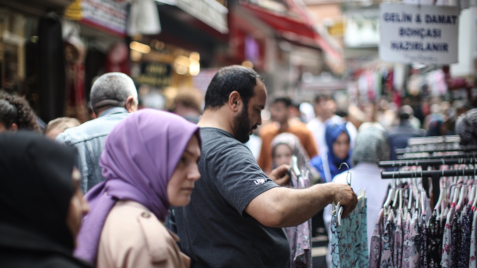 Esnaf Kışlık Ürünlerin Satışında Zorluk Yaşıyor