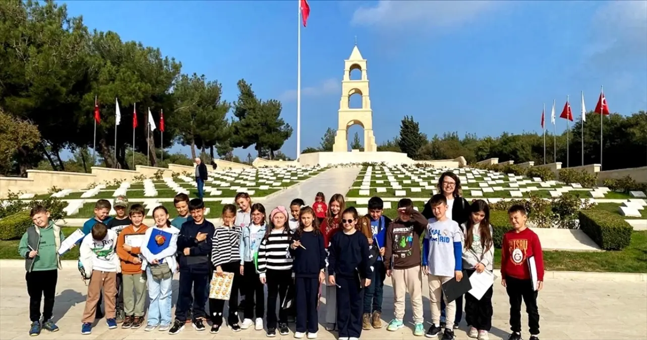Gelibolu’daki Öğrenciler Şehitlikleri Ziyaret Etti