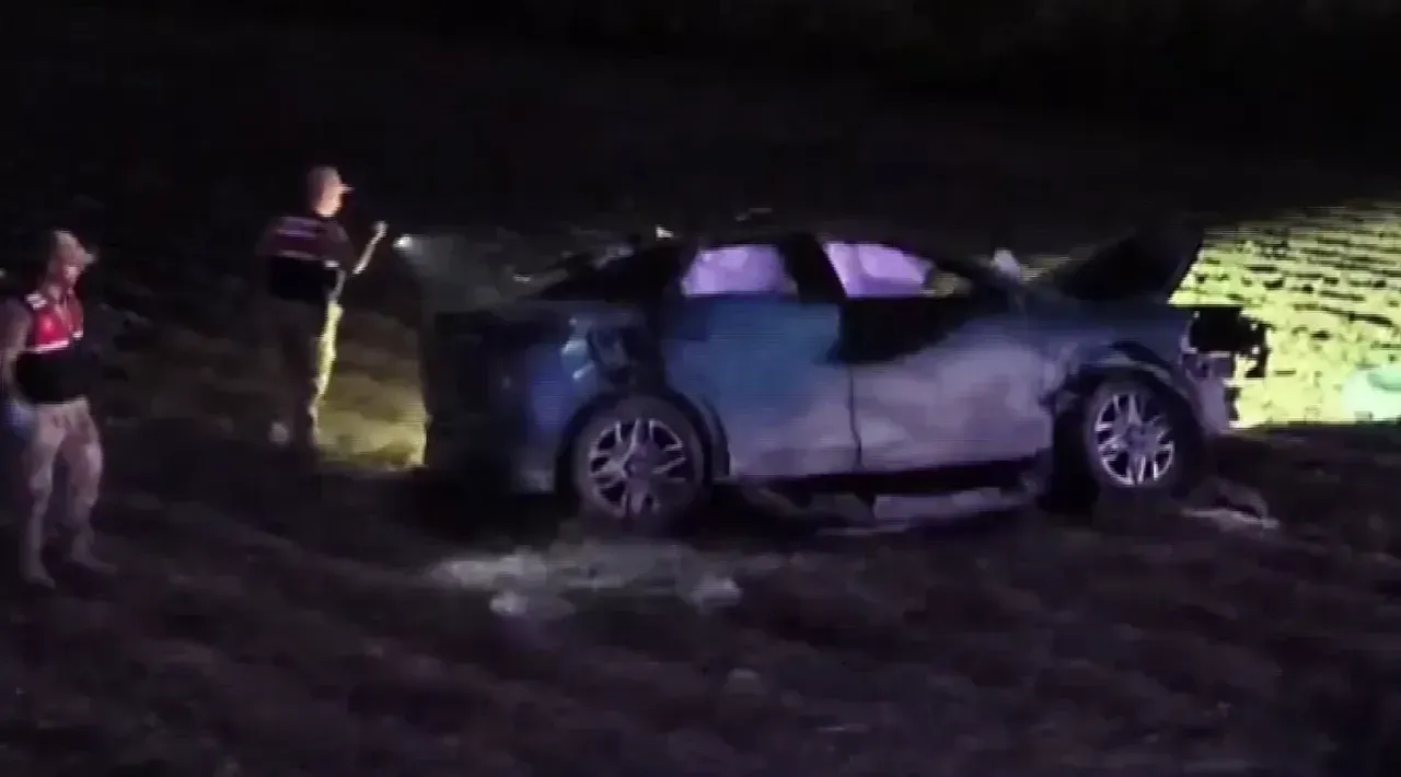 Hatay’da Tarlaya Devrilen Otomobilde 1 Kişi Hayatını Hatay’da Tarlaya Devrilen Otomobilde 1 Kişi Hayatını