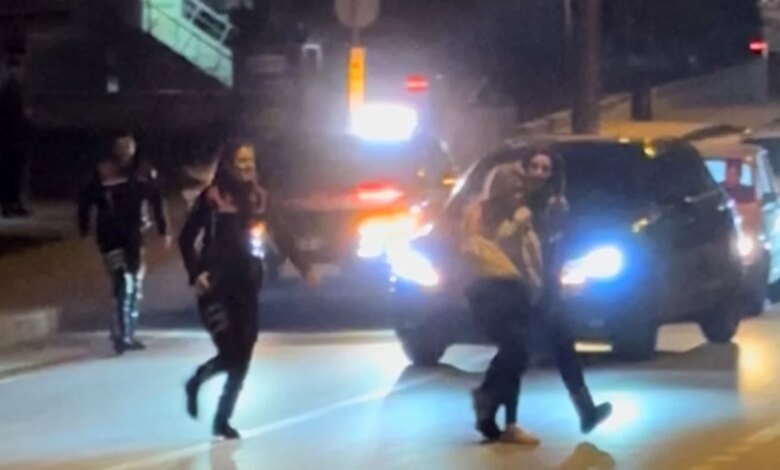 Edirne’de Sinir Krizi Geçiren Genç Kadına Polis Müdahale Edirne’de Sinir Krizi Geçiren Genç Kadına Polis Müdahale